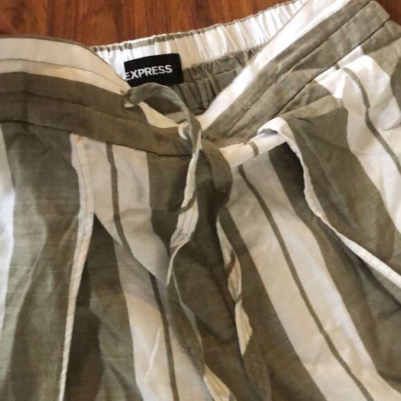 Express Gray and white striped open leg faux wrap, pants, wide leg m - Picture 4 of 7